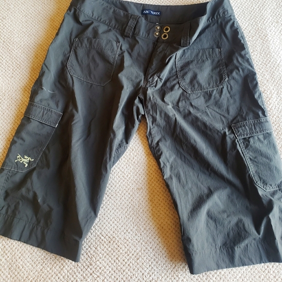 Arc'teryx Pants - Arc'teryx Black Cargo Shorts